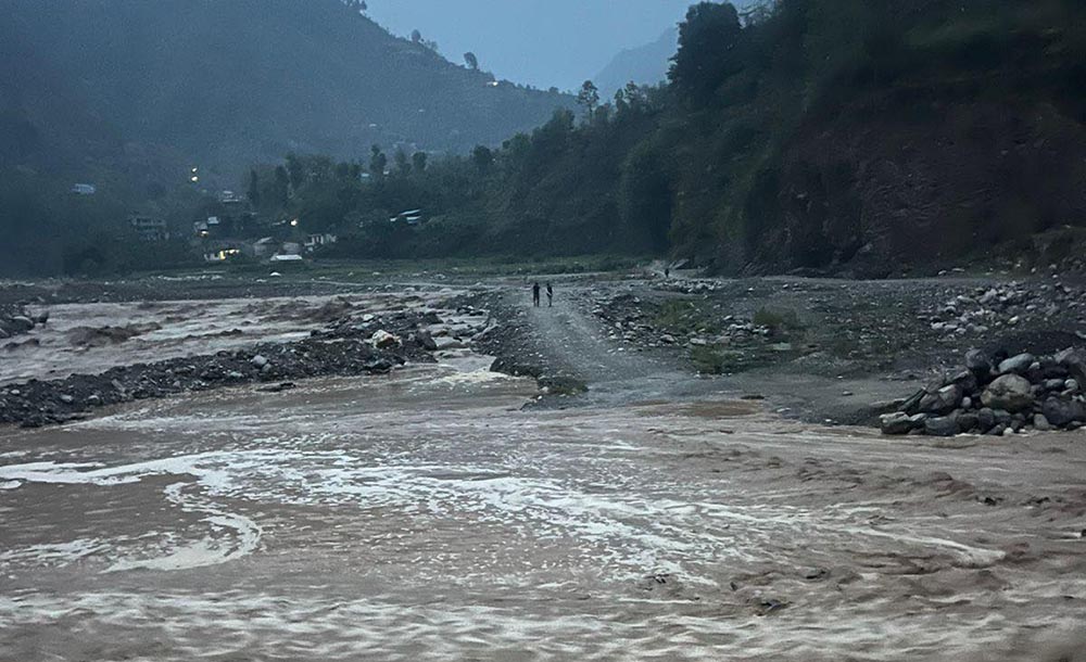 विपी राजमार्गमा सवारी ‘होल्ड’