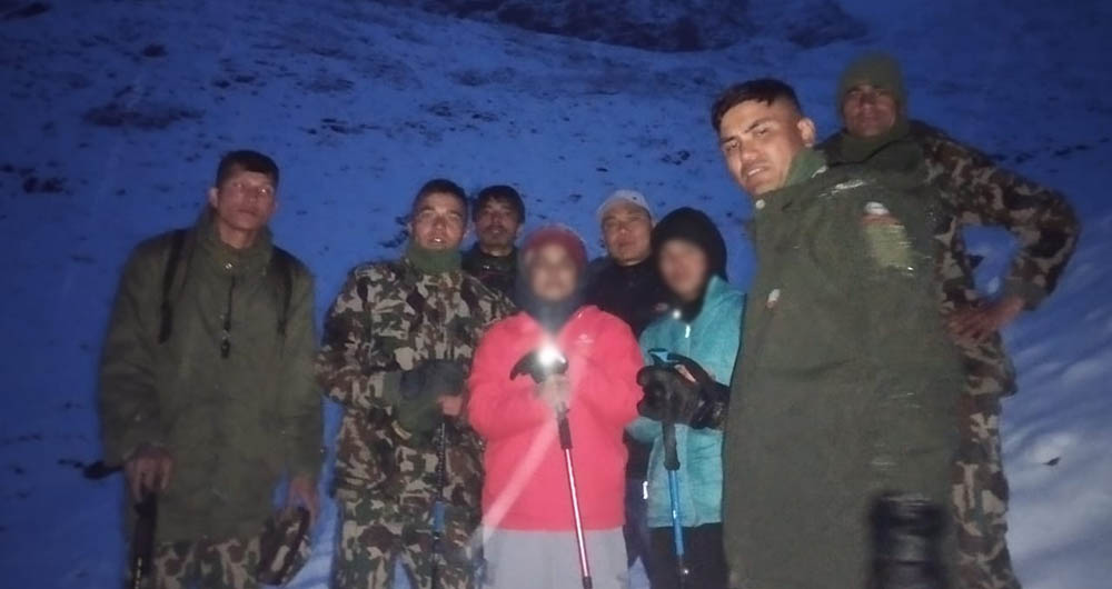 मुस्ताङमा हिउँमा फसेका दुई पर्यटकको सकुशल उद्धार