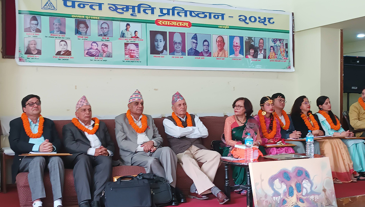 विभिन्न सर्जक पुरस्कृत