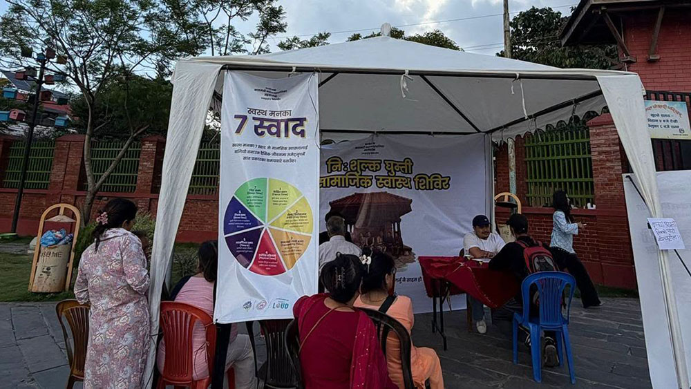 सहरमा भीड छ तर, हरेक मान्छे एक्लो छ !