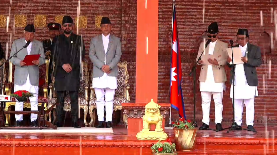 सुदन गुरुङ र महावीर पुनले लिए मन्त्री पदको शपथ