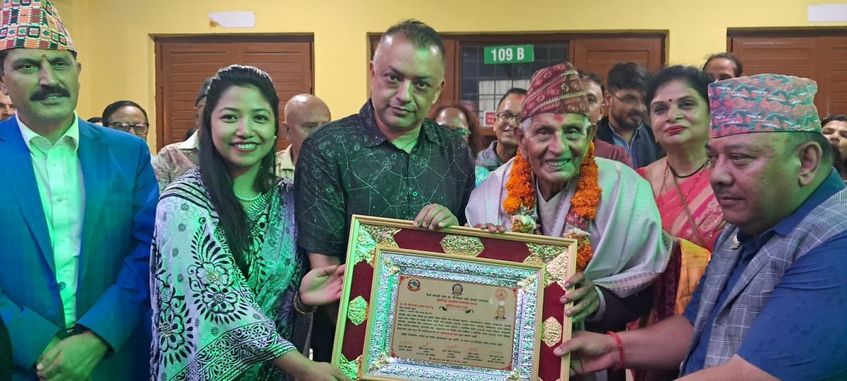 दिव्य शताब्दीपुरुष डा. लाल दासलाई ‘सुवर्णपुर सम्मान’ समर्पण