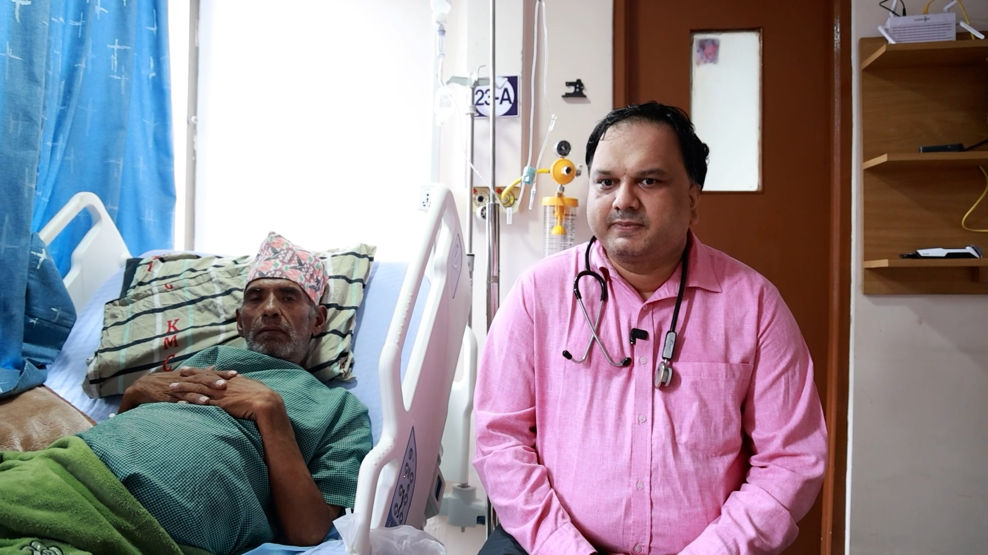 केएमसीमा नेपालमै पहिलोपटक मष्तिष्कमा फुटेको एभीएमको बिनाचिरफार उपचार