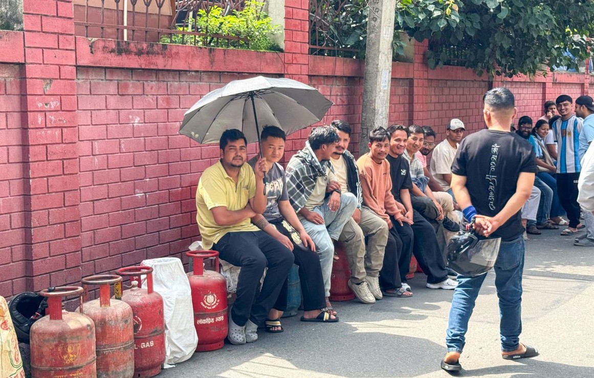 जिल्ला प्रशासन कार्यालय काठमाडौँबाट ग्यास वितरण सुरु