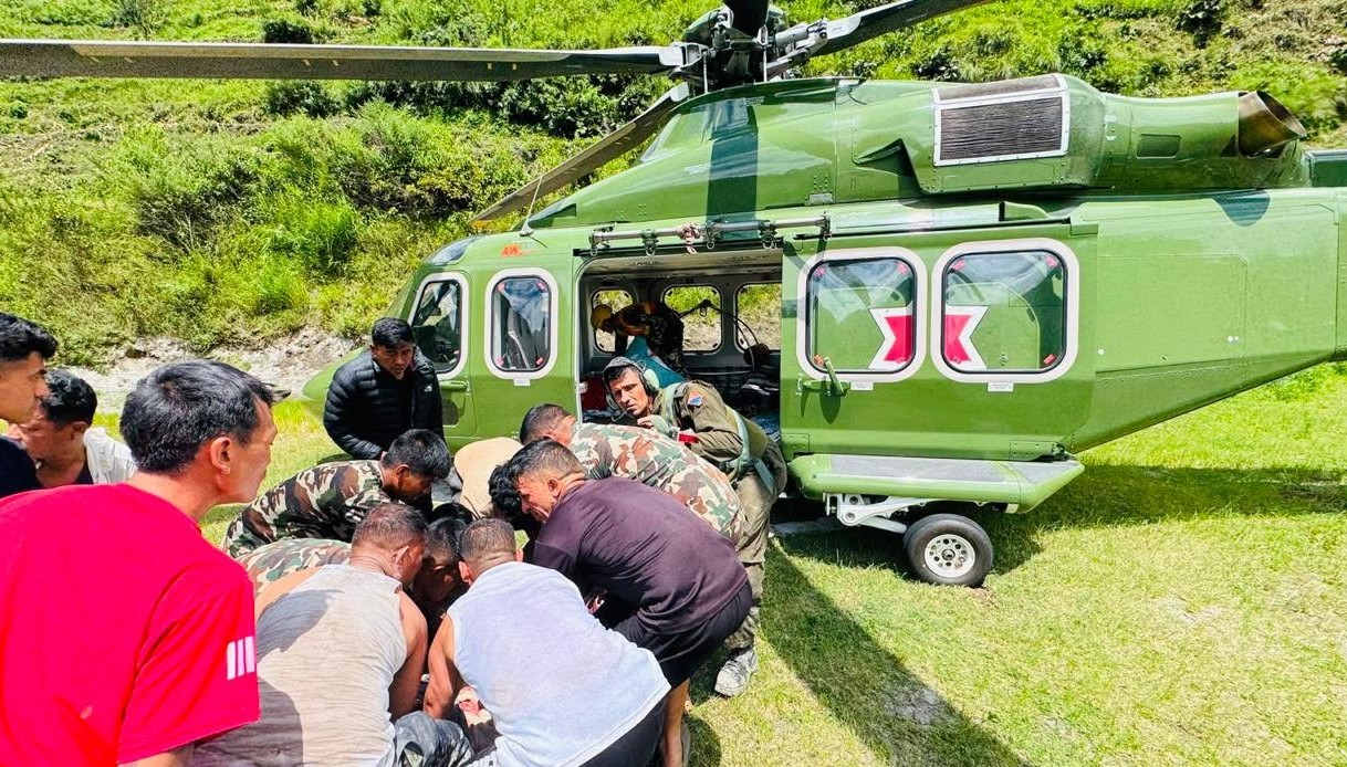 सेनाले गर्‍यो ८८ जनाको हवाई उद्धार