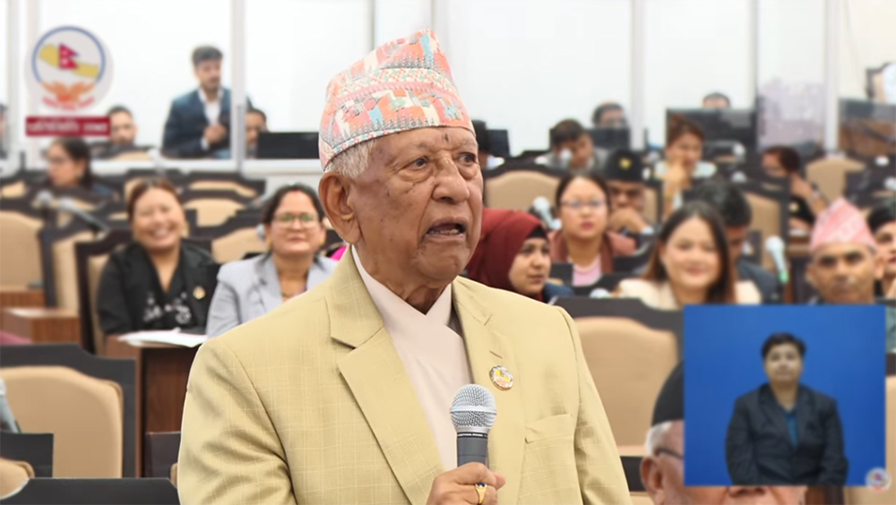 अर्जुनरसिंह केसीको टिप्पणी- प्रधानमन्त्रीको एक्लै हिड्ने लहड हो की एक्लै पर्नु भएको हो !