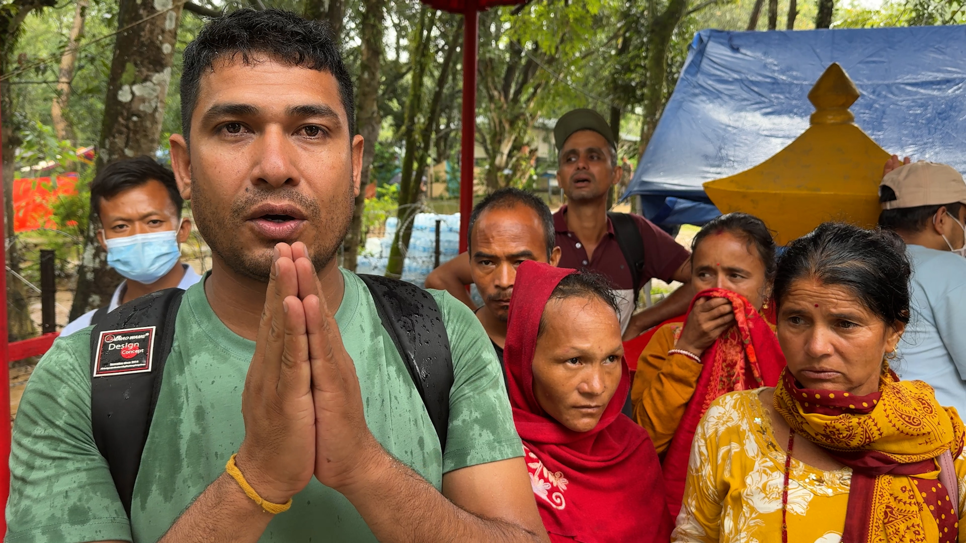 सैनिक ब्यारेकबाट बाढीपीडितको अपिल : होटलमा महंगी छ, चाउचाउ–विस्कुट मिलाइदिनुहोस
