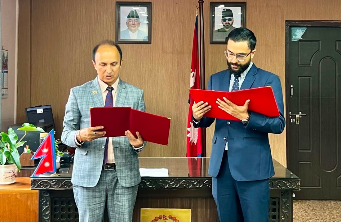 विश्वविद्यालय अनुदान आयोगका अध्यक्ष केसी र सचिव श्रेष्ठद्धारा शपथ