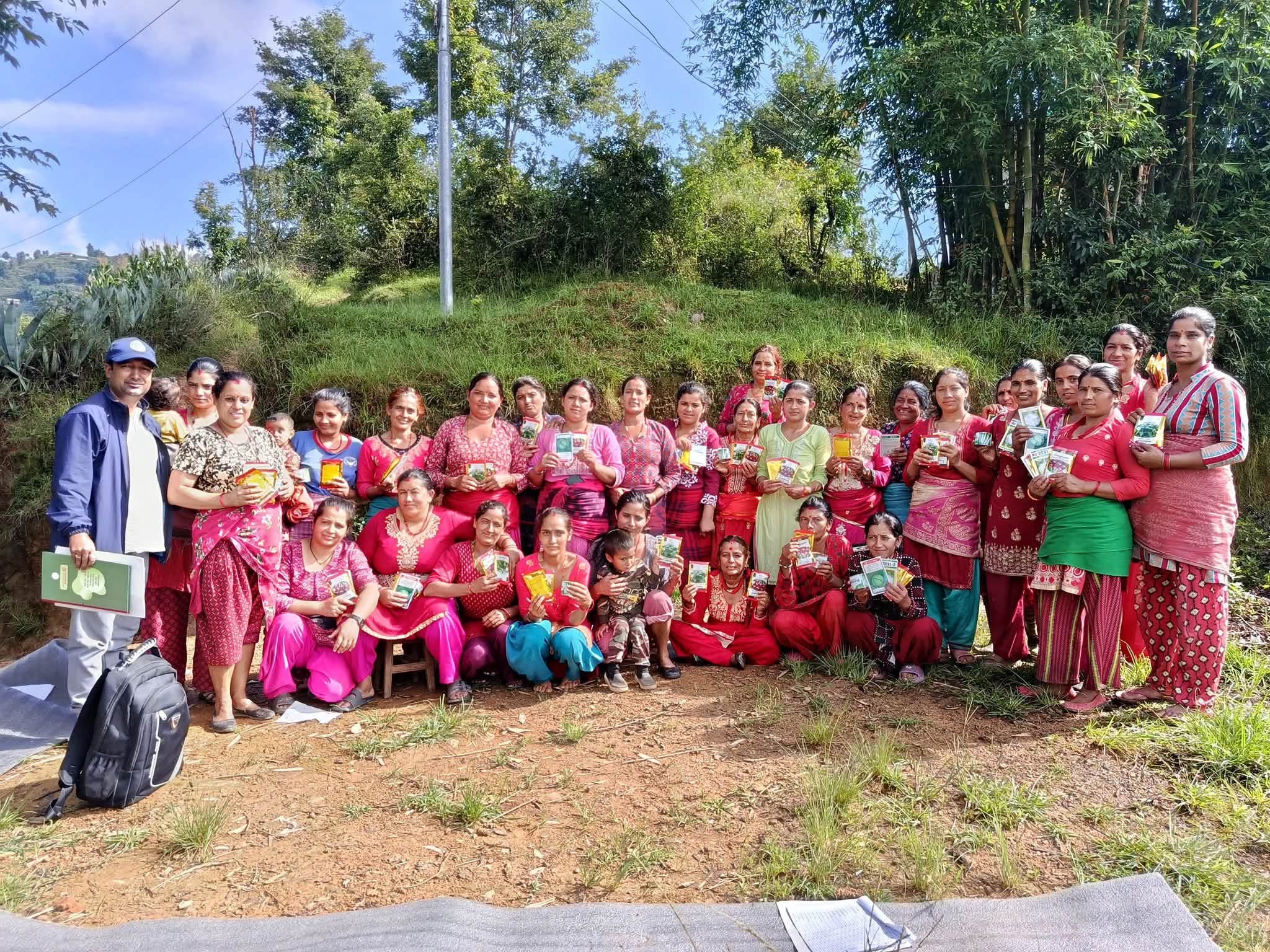 महिला सशक्तीकरण कार्यक्रम अन्तर्गत हिउँदे तरकारीको बीउ बितरण