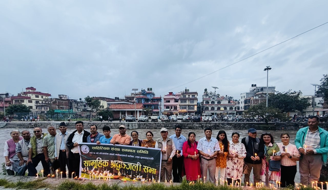 स्रष्टाहरुद्धारा भोटेकोशी बाढीबाट जीवन गुमाउनेहरुप्रति दीपप्रज्वलन गरी श्रद्धाञ्जली अर्पण