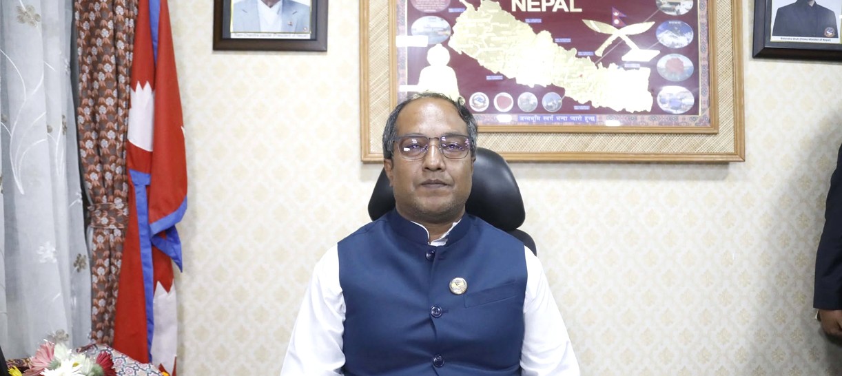 दीपक साहले लिए उद्योगमन्त्रीको शपथ