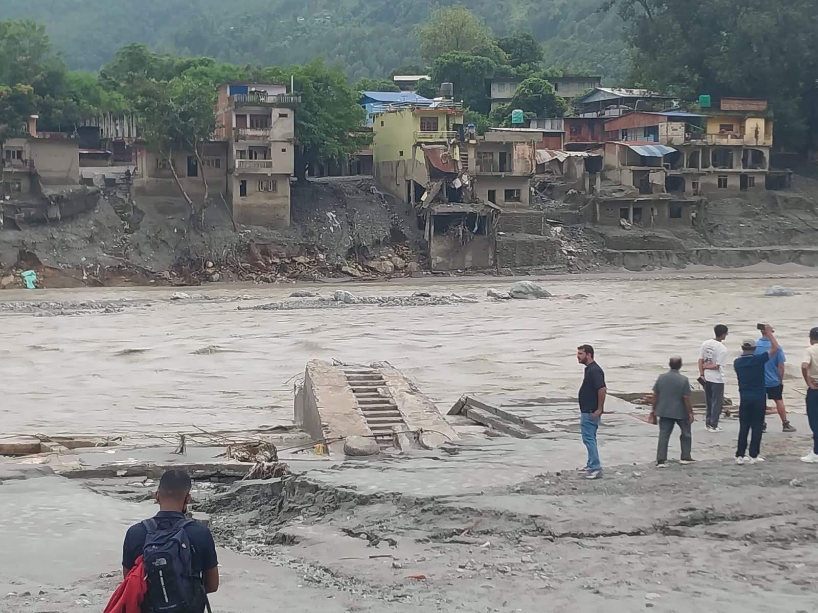 बाढीमा मृत्यु हुनेको संख्या १३ सय ५५ पुग्यो