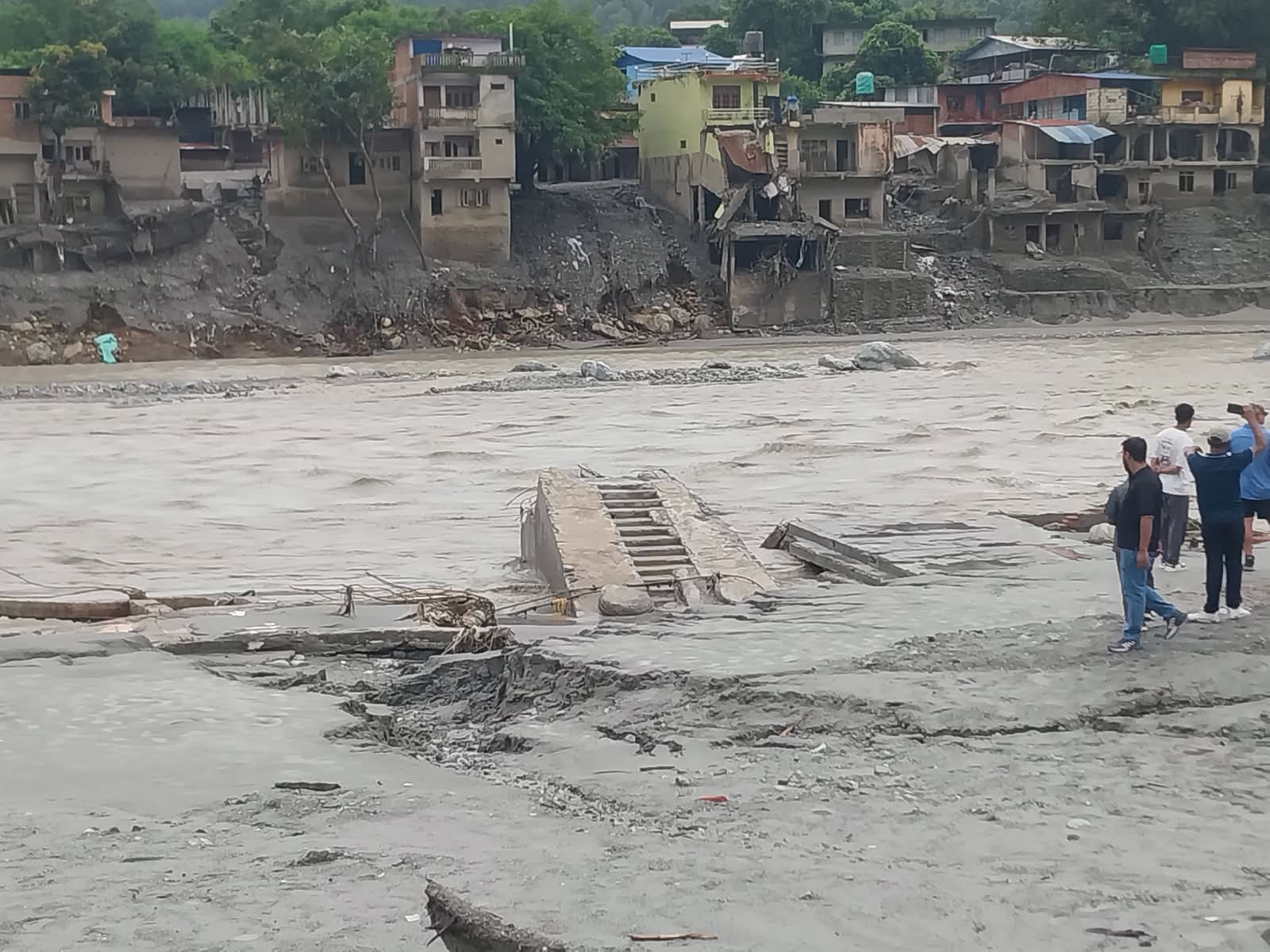 रसुवा भोटेकोसी बाढीमा मृत्यु भएकाहरूको सम्मानमा आज राष्ट्रिय शोक मनाइँदै