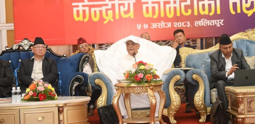 दबाबका भरमा नेतृत्व छोड्दिनँः केपी ओली