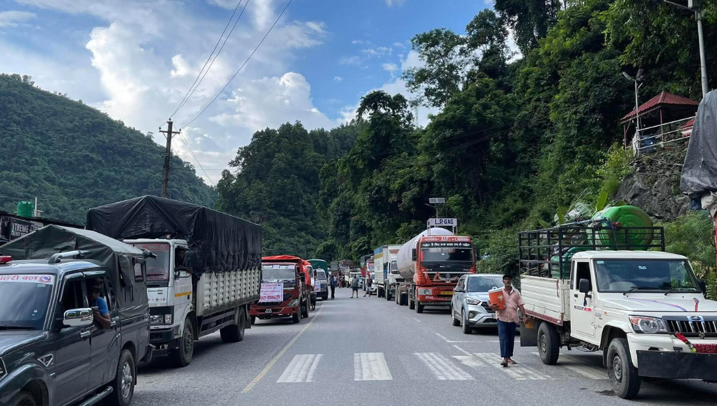 नारायणगढ–मुग्लिन सडक दुई घण्टाको फरकमा आधा घण्टा मात्र खुल्ने