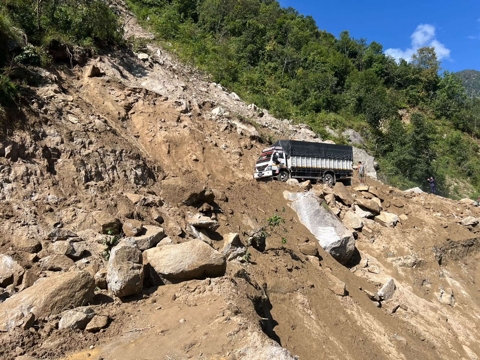 काठमाडौं जोड्ने प्रमुख सडक सञ्चालनमा, केही स्थानमा एकतर्फी