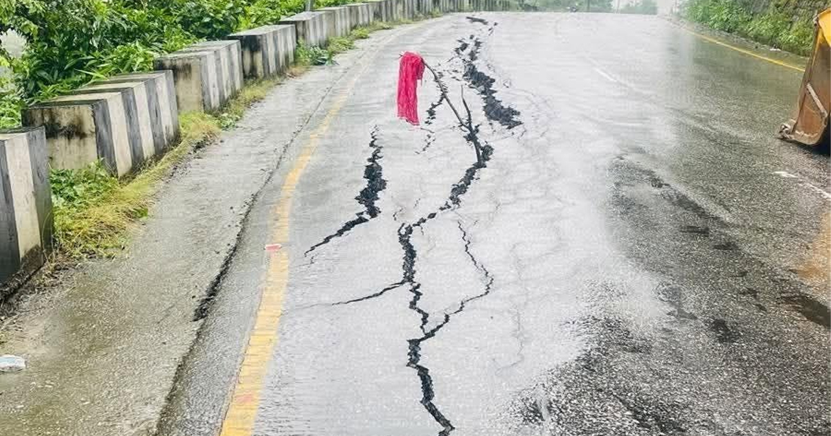 सिमलतालमा भासियो सडक