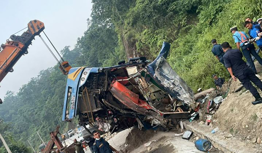 दाउन्नेमा बस दुर्घटना, ६ जनाको मृत्यु्